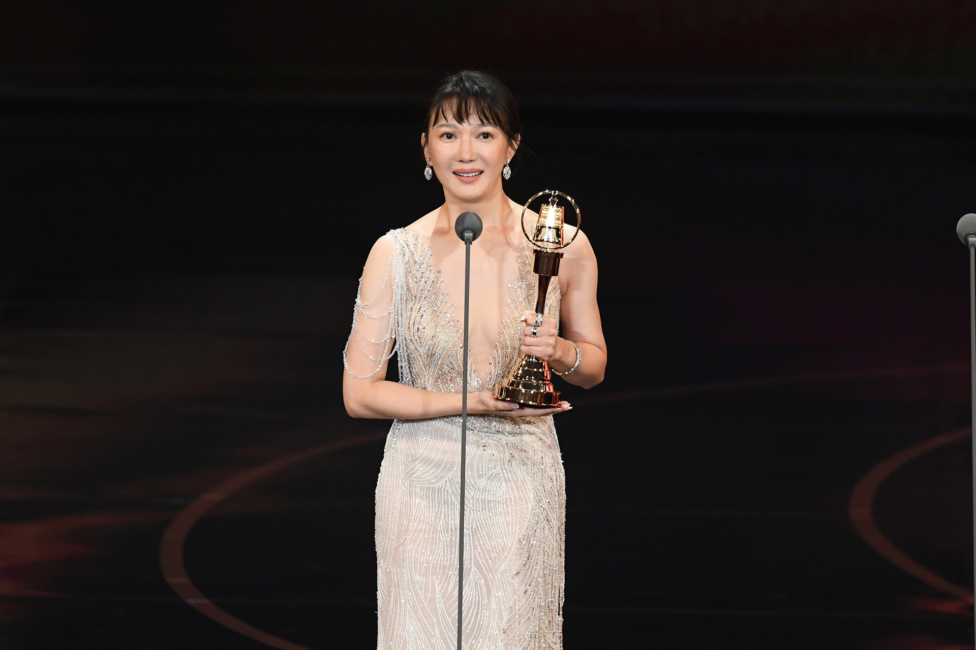 金鐘57｜李杏奪戲劇節目最佳女配角：這個行業很容易讓美好消磨殆盡| 劇夠