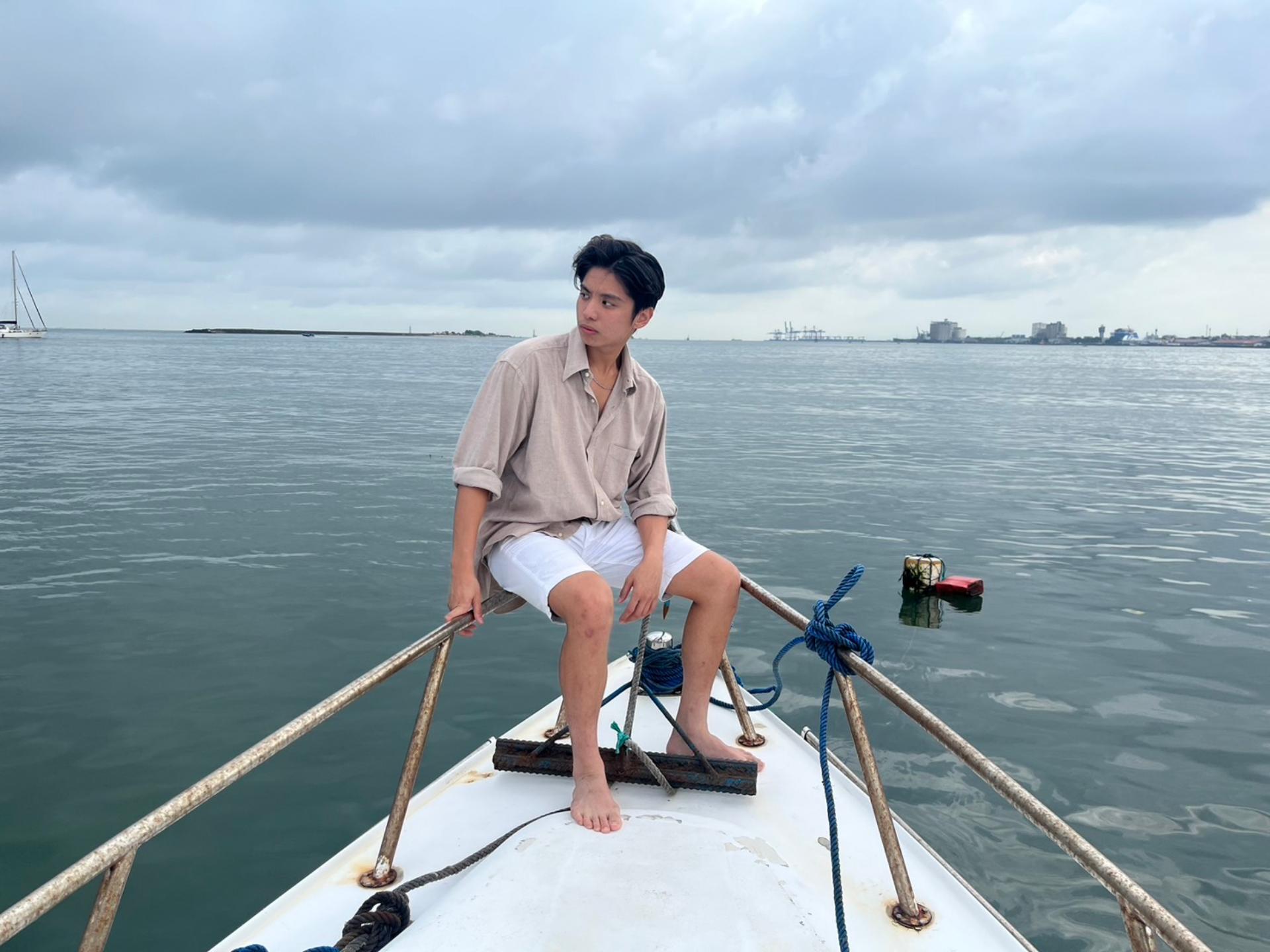 金鐘新人|《八尺門的辯護人》張耀專訪:乘浪而來的爽朗少年,解開夢想和幻想的不對稱方程式 | 劇夠