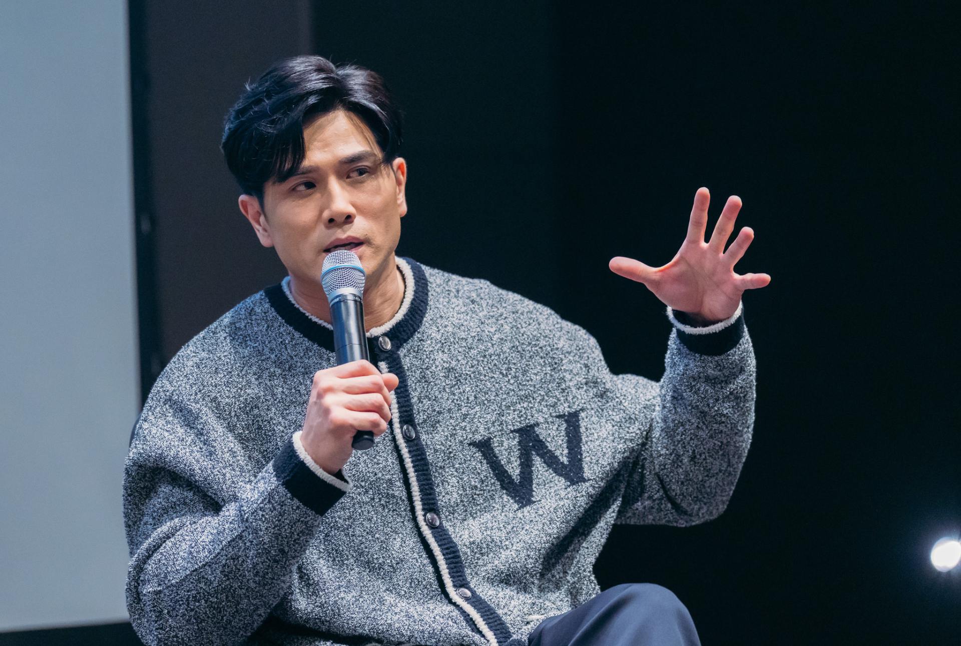 伍允龍專訪|觀眾一部電影看五次在香港也無法回本,靠動作片出海是有潛力的方法 | 劇夠