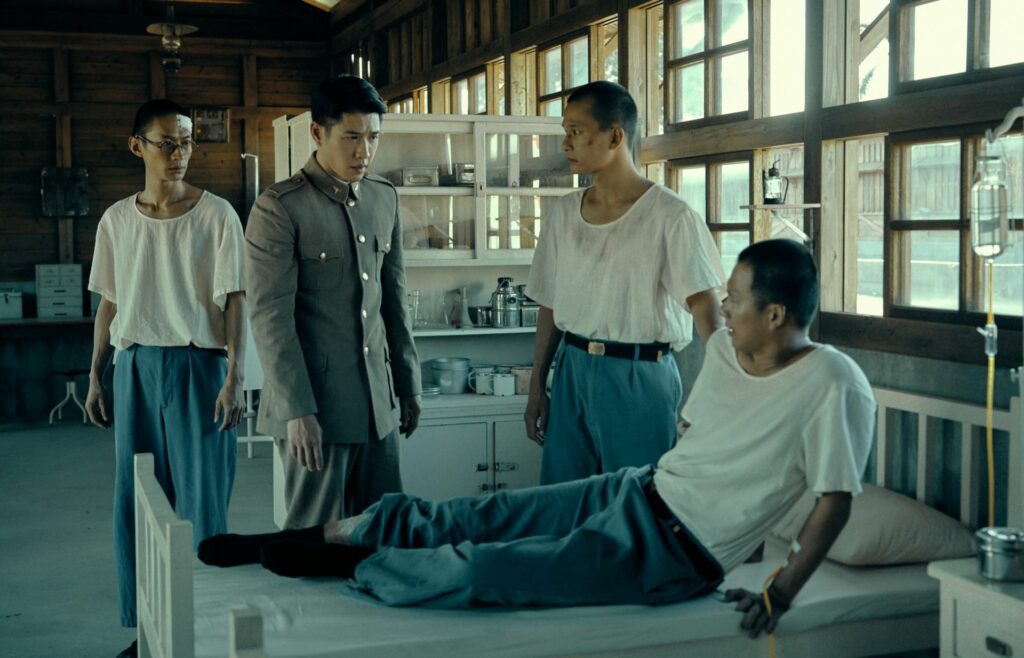 吳岳擎在《星空下的黑潮島嶼》飾演軍醫吳寧