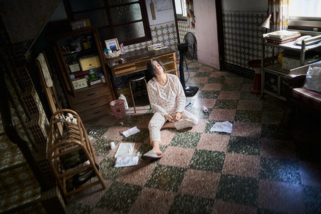 美雲對藥物的依賴是母女衝突的主因之一，其荒謬行徑也為觀眾的觀影帶來壓迫感。