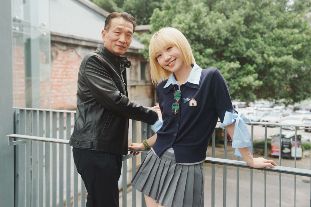 34 歲的 Lulu 與爸爸合影。