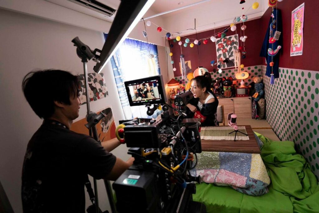 陳妤飾演一位默默無聞的網紅智琪，認真經營頻道但一直不紅