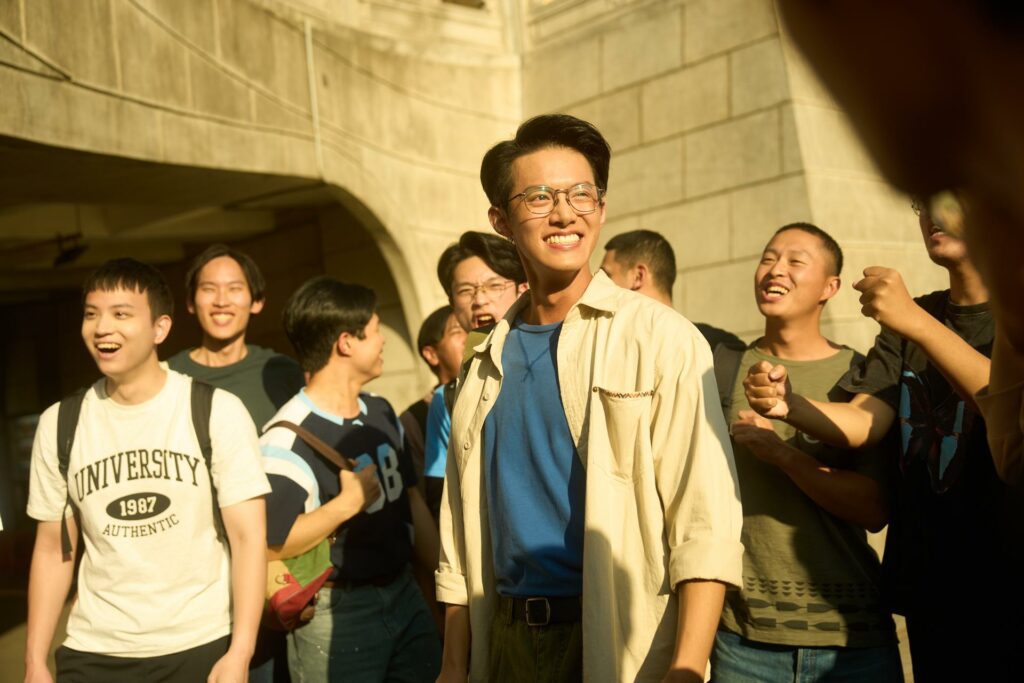 余杰恩飾演學長邱太成，實際年齡卻是三人中最小的。