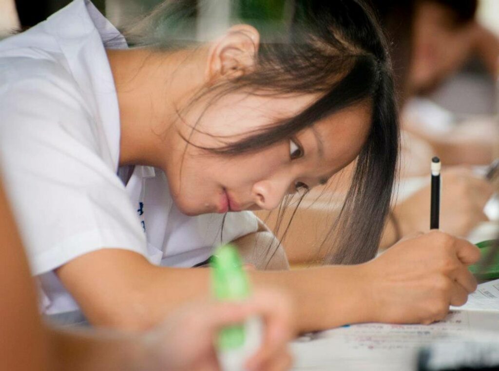 余佩真完美詮釋角色極與極的差異