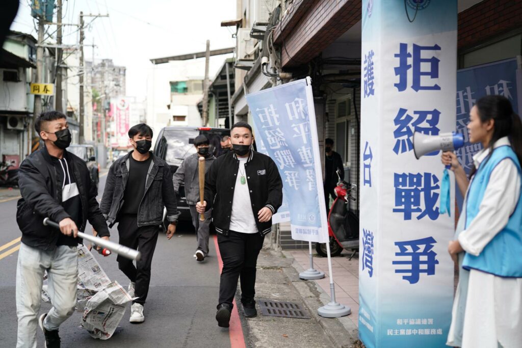 〈蛇仔〉描述如何吸收青少年，成為製造動亂的第五縱隊。