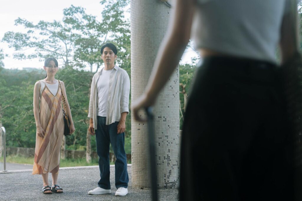 前任與現任女友不期而遇的場景，為三人關係增添不少火花。