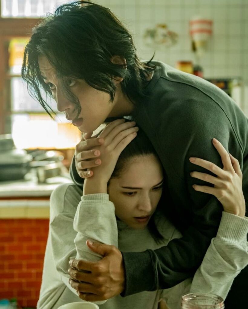 於《她和她的她》中，徐鈞浩扮演許瑋甯的雙胞胎弟弟。（圖／徐鈞浩IG）