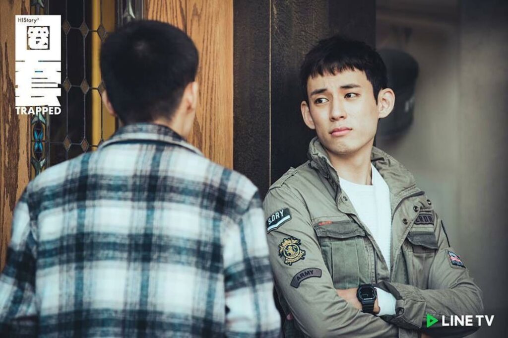 徐鈞浩《HIStory3－圈套》扮演刑警孟少飛，和吳承洋飾演的黑道少主唐毅，演繹一段你追我跑的愛情。（圖／LINE TV）