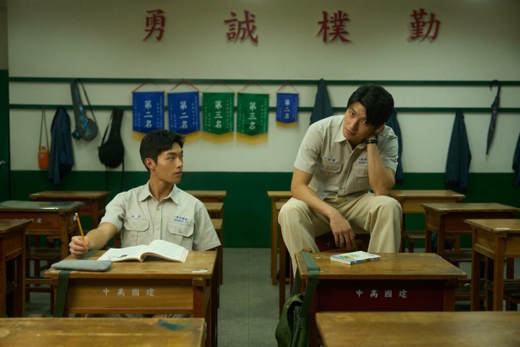 在《進行曲》中，牧森飾演的江皓和劉育仁飾演的流川，兩人性格天差地別。