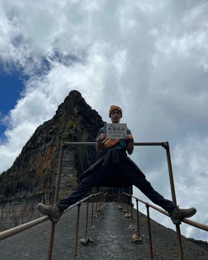 牧森熱愛大自然、戶外運動，曾登過大霸尖山。（圖／牧森IG）
