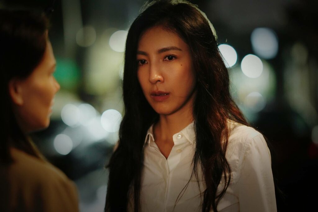 成年後的陳怡安（楊謹華 飾）始終無法脫離母親的親情勒索。（圖／晴天影像）