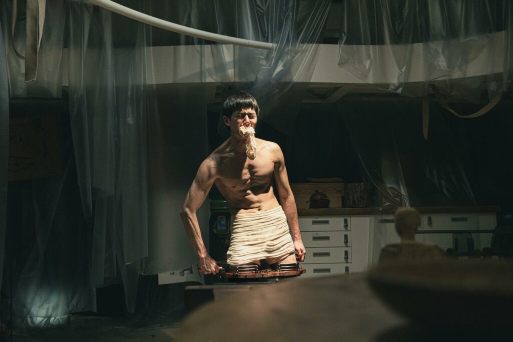 〈造物獄〉中的真人截肢塑像是影集裡相對容易製作的視覺特效。（圖／LINE TV）