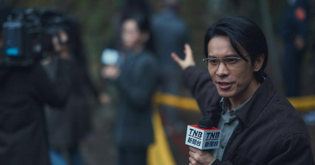 在《模仿犯》裡詮釋記者、主播角色。姚淳耀先讓自己習慣角色的身體樣態。（圖／姚淳耀臉書）