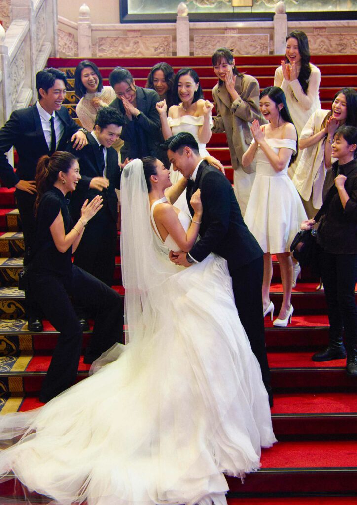 《雙囍》以荒誕的敘事呈現人生的悲喜，細膩而真實令人共鳴。