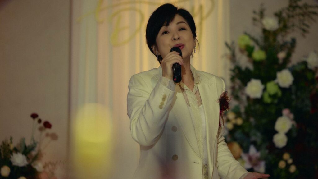 楊貴媚在《雙囍》重感冒抱病開金口獻唱。