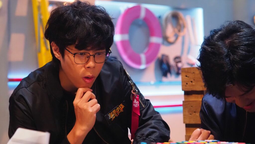 辭教職尋覓人生方向的過程中，胡子意外發現 YouTuber 也是一種職業選項。（圖 / 《鹹魚小隊》提供）