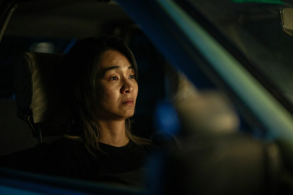 《人生海海》裡的水雲，是個夾在兄弟間又一肩撐起家庭的角色。（甲上娛樂提供）