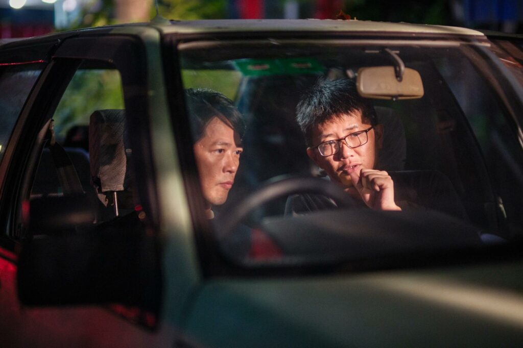 廖克發（圖右）用更貼近角色的視角，來講述《人生海海》這個故事。（甲上娛樂提供）