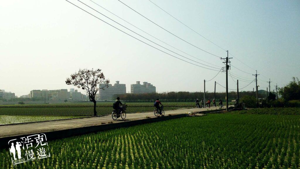 於第一季首集虎尾和斗六,劉克襄和王浩一曾騎著腳踏車追五分車。