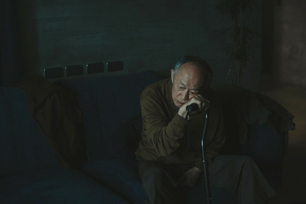 柯教授在老年後失智,遺忘自己對女兒造成的傷害。(圖/風起娛樂提供)