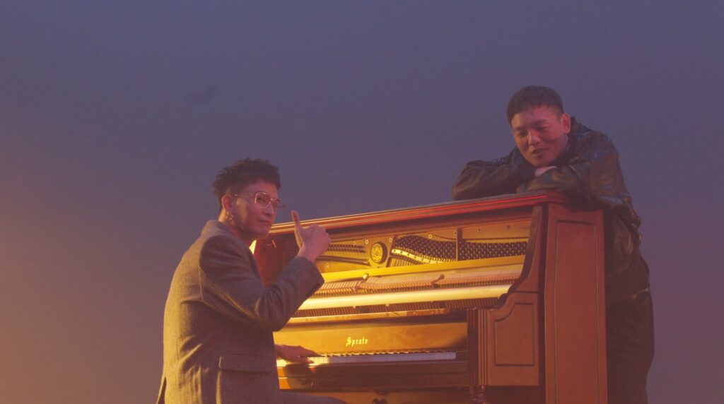 春風與黃奇斌「影歌合作」充滿默契。（圖：英傑哆影業提供）