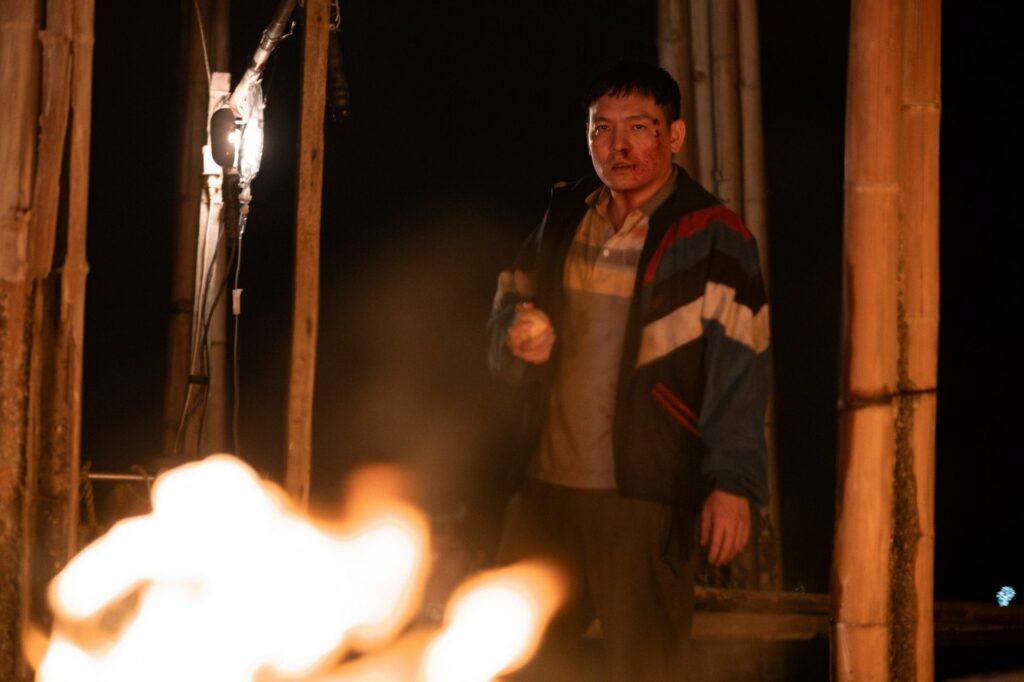 春風在《死亡賭局》經歷金錢利益與親情善念間的不斷拉扯。（圖：英傑哆影業提供）