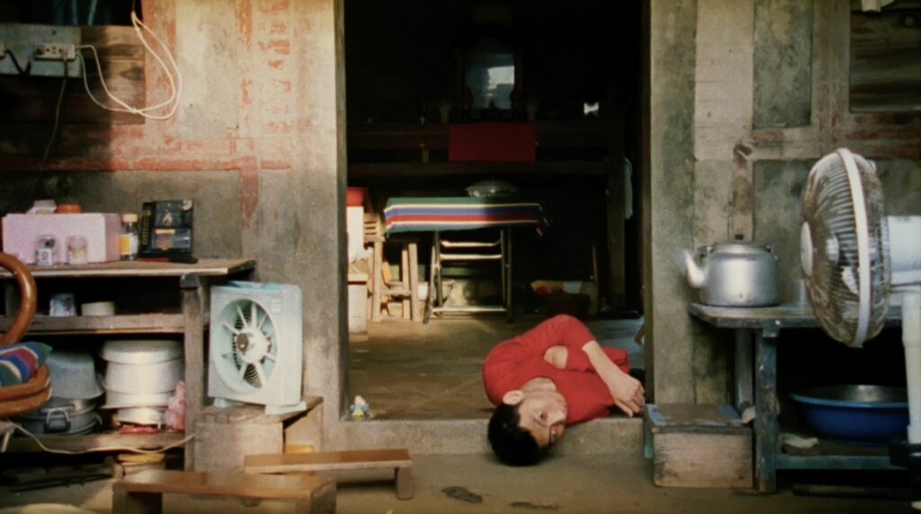 《西嶼坪》鏡頭凝視澎湖小島西嶼坪僅有的14位警民住戶，聽他們侃侃而談命運的多舛曲折