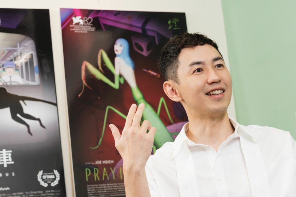 謝文明眉飛色舞談起《螳螂》的細緻美學。(攝影/Weathy)