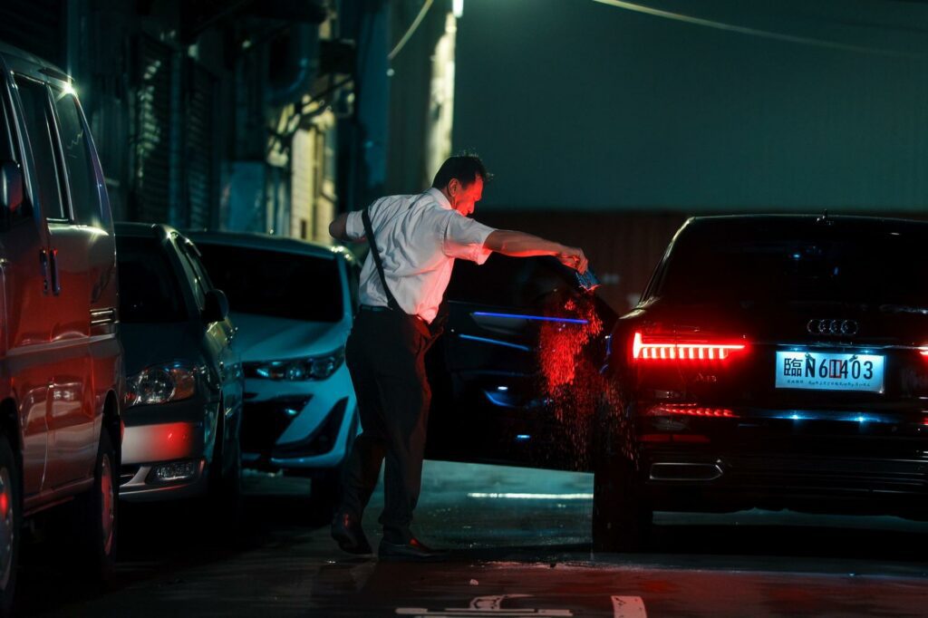 《臨時牌》以臨時車牌與毒品交易為命題，講述人性的矛盾掙扎。