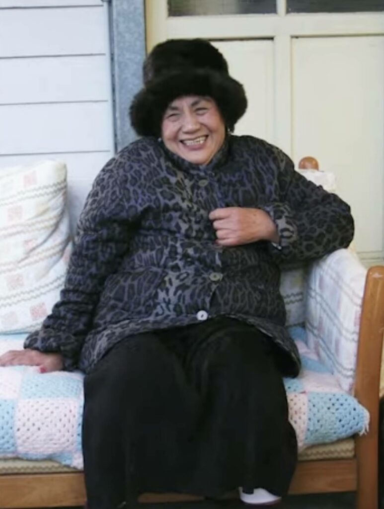 2009 年高菊花受訪聊起過往。（圖 / 野火樂集提供）