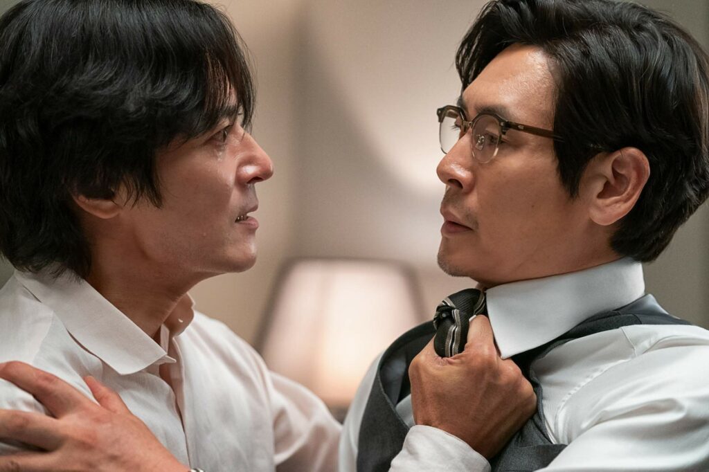 《非普通家族》由薛景求（圖右）與張東健（圖左）主演。