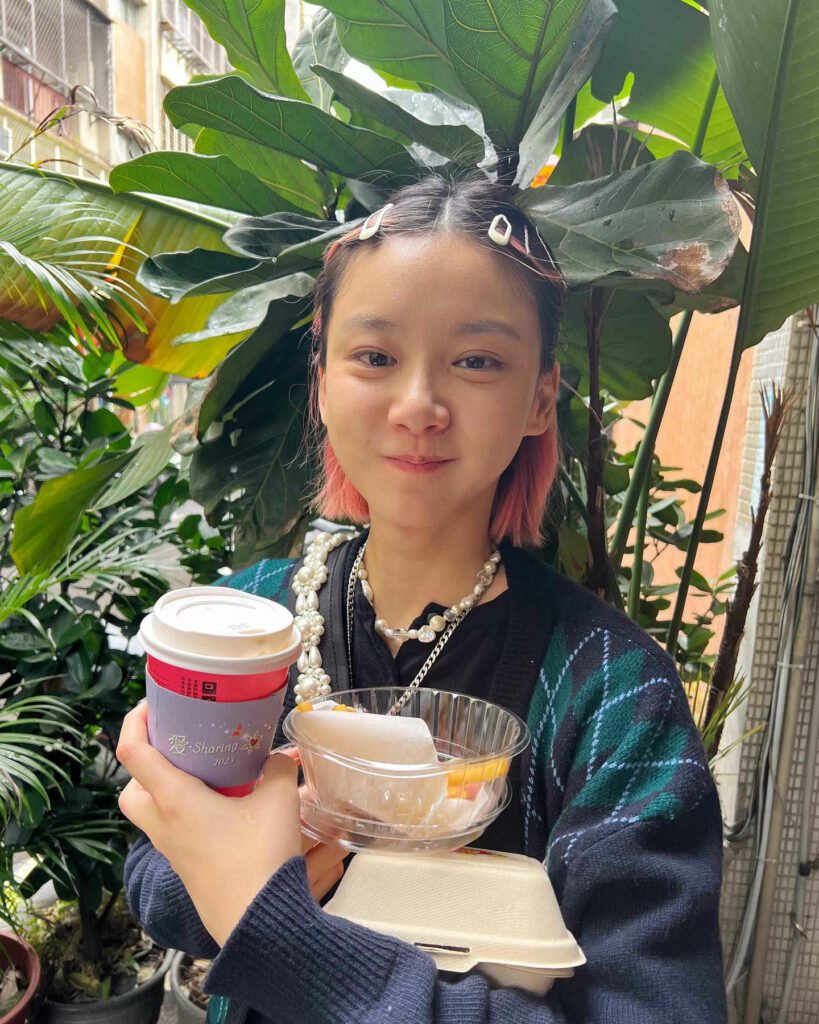 袁澧林真如角色般，在臺北化身美食網紅。