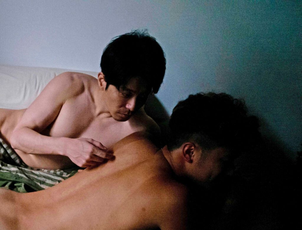 侯彥西於片中挑戰大尺度演出，與陳妤和郭子豪上演三角戀。（圖片／光年映畫提供）