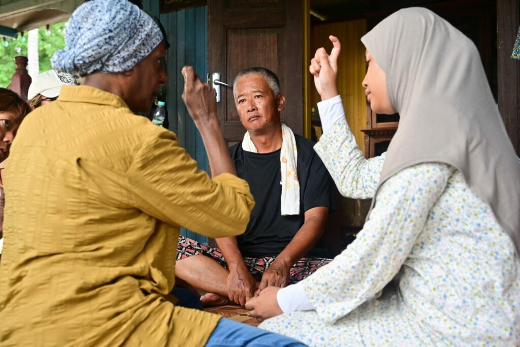 演員Jo Kukathas所扮演的印度裔南西阿姨，為聾啞學校創辦人，角色取材自湯湘竹馬來西亞好友的親密夥伴。