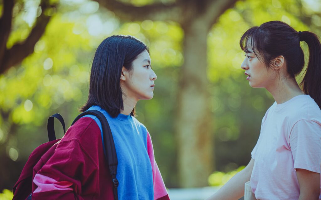 許莉廷與宸頤（左）在《此時此刻》詮釋林心如和林熙蕾的高中時期，並以此首度敲響金鐘，入圍最具潛力新人。