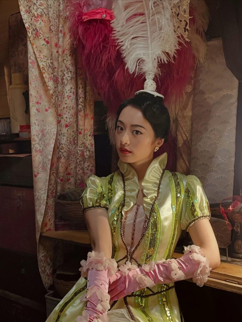 許莉廷亦客串出現在《大濛》，扮演彩蝶歌舞團七仙女之一。