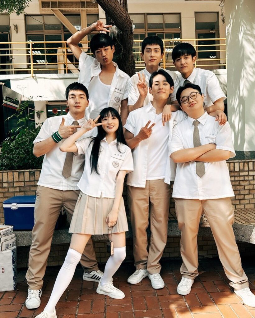 蔡喬菲（前排左二）飾演《如果我不曾見過太陽》中的反派角色張恩雅，讓觀眾留下深刻印象，同時入圍金鐘獎「戲劇節目最具潛力新人獎」。